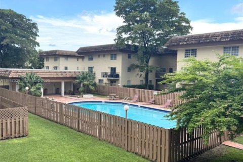 Кондоминиум с 2 спальнями в Майами, Флорида № 2049596