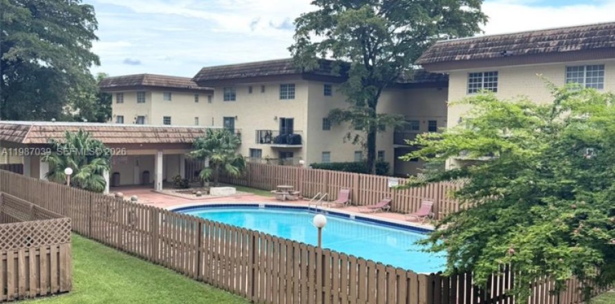 Кондоминиум с 2 спальнями в Майами, Флорида № 2049596