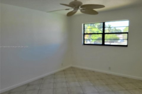 Condo in Pompano Beach, Florida, 2 bedrooms  № 1955801 - photo 8