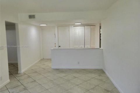 Condo in Pompano Beach, Florida, 2 bedrooms  № 1955801 - photo 5