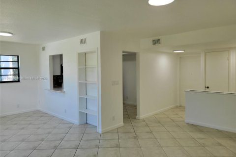 Condo in Pompano Beach, Florida, 2 bedrooms  № 1955801 - photo 4