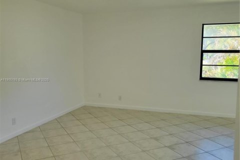 Condo in Pompano Beach, Florida, 2 bedrooms  № 1955801 - photo 3