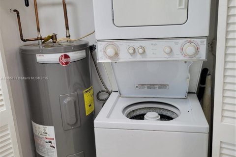 Condo in Pompano Beach, Florida, 2 bedrooms  № 1955801 - photo 10