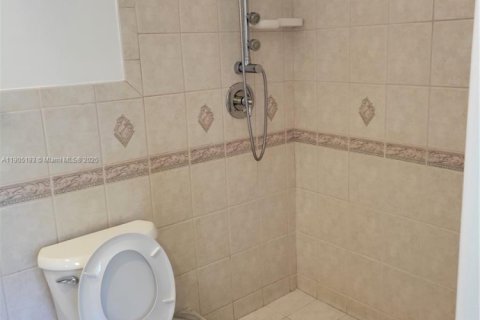 Condo in Pompano Beach, Florida, 2 bedrooms  № 1955801 - photo 7