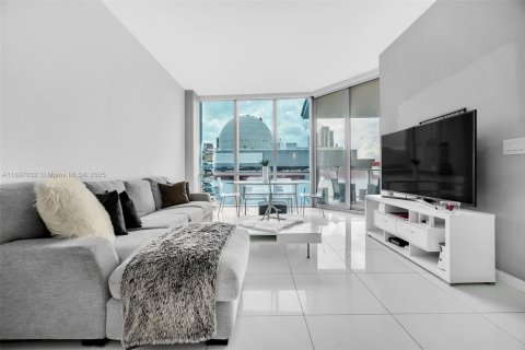 Condominio en venta en Miami, Florida, 1 dormitorio, 109.44 m2 № 1948472 - foto 10