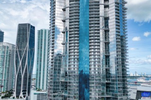 Condominio en venta en Miami, Florida, 1 dormitorio, 109.44 m2 № 1948472 - foto 1