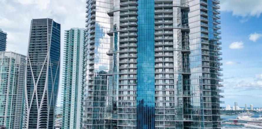 Condominio en Miami, Florida, 1 dormitorio № 1948472