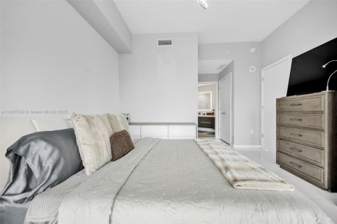 Condominio en venta en Miami, Florida, 1 dormitorio, 109.44 m2 № 1948472 - foto 22