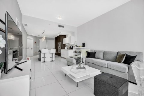 Condominio en venta en Miami, Florida, 1 dormitorio, 109.44 m2 № 1948472 - foto 5