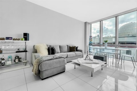 Condominio en venta en Miami, Florida, 1 dormitorio, 109.44 m2 № 1948472 - foto 11