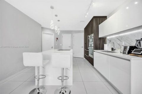 Condominio en venta en Miami, Florida, 1 dormitorio, 109.44 m2 № 1948472 - foto 6