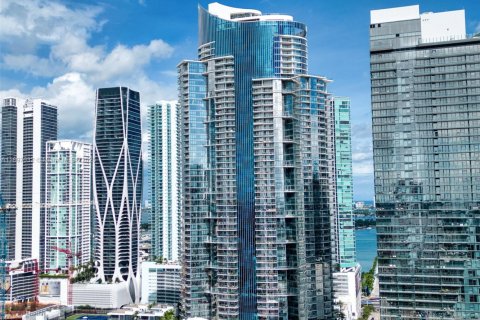Condominio en venta en Miami, Florida, 1 dormitorio, 109.44 m2 № 1948472 - foto 2