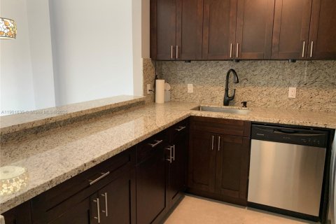 Condo in North Bay Village, Florida, 1 bedroom  № 2081749 - photo 14