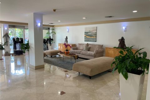 Condo in North Bay Village, Florida, 1 bedroom  № 2081749 - photo 30