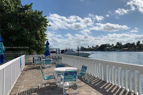 Condo in North Bay Village, Florida, 1 bedroom  № 2081749 - photo 26