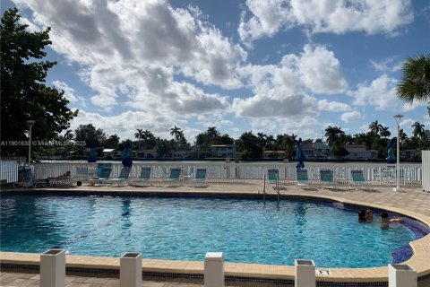 Condo in North Bay Village, Florida, 1 bedroom  № 2081749 - photo 21