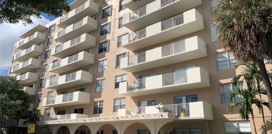 Condo in North Bay Village, Florida, 1 bedroom  № 2081749
