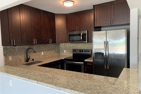 Condo in North Bay Village, Florida, 1 bedroom  № 2081749 - photo 5