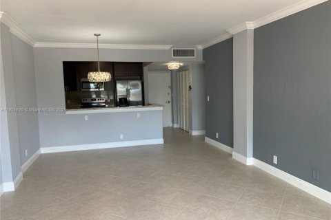 Condo in North Bay Village, Florida, 1 bedroom  № 2081749 - photo 7