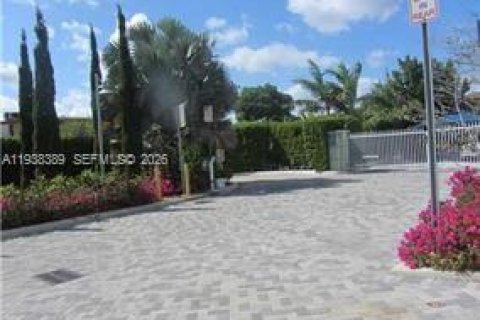 Condominio en alquiler en Miami, Florida, 1 dormitorio, 76.83 m2 № 1996010 - foto 6