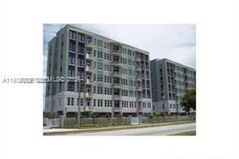 Condominio en Miami, Florida, 1 dormitorio  № 1996010