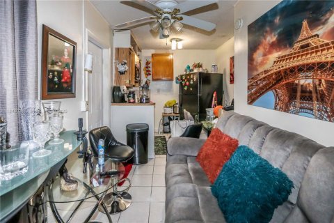 Propiedad comercial en venta en Hialeah, Florida, 111.48 m2 № 1840770 - foto 13