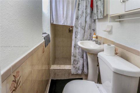 Propiedad comercial en venta en Hialeah, Florida, 111.48 m2 № 1840770 - foto 6