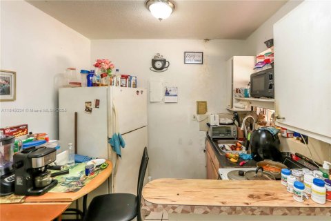 Propiedad comercial en venta en Hialeah, Florida, 111.48 m2 № 1840770 - foto 27