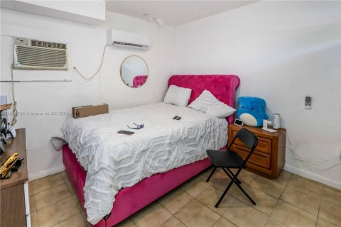 Propiedad comercial en venta en Hialeah, Florida, 111.48 m2 № 1840770 - foto 8