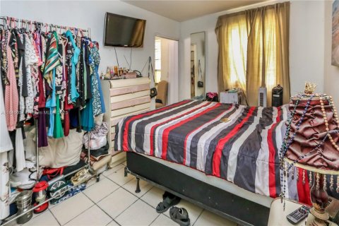 Propiedad comercial en venta en Hialeah, Florida, 111.48 m2 № 1840770 - foto 25