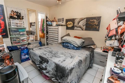 Propiedad comercial en venta en Hialeah, Florida, 111.48 m2 № 1840770 - foto 15