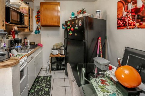 Propiedad comercial en venta en Hialeah, Florida, 111.48 m2 № 1840770 - foto 17
