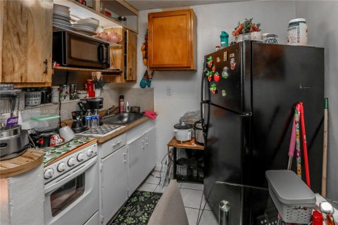 Propiedad comercial en venta en Hialeah, Florida, 111.48 m2 № 1840770 - foto 18