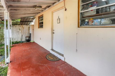 Propiedad comercial en venta en Hialeah, Florida, 111.48 m2 № 1840770 - foto 20