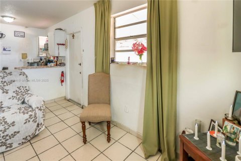 Propiedad comercial en venta en Hialeah, Florida, 111.48 m2 № 1840770 - foto 24