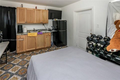 Propiedad comercial en venta en Hialeah, Florida, 111.48 m2 № 1840770 - foto 5