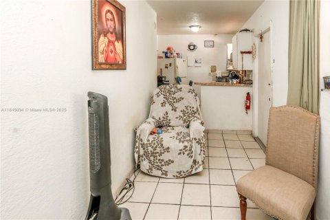 Propiedad comercial en venta en Hialeah, Florida, 111.48 m2 № 1840770 - foto 23