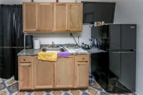 Propiedad comercial en venta en Hialeah, Florida, 111.48 m2 № 1840770 - foto 4