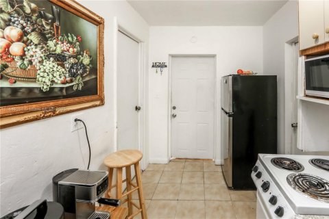 Propiedad comercial en venta en Hialeah, Florida, 111.48 m2 № 1840770 - foto 11