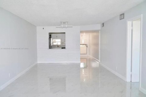 Condo à Pembroke Pines, Floride, 2 chambres  № 2037626