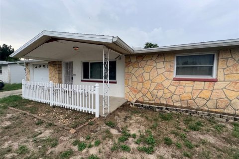 House in Holiday, Florida 2 bedrooms, 110.46 sq.m. № 2157694 - photo 3