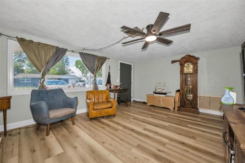 House in Holiday, Florida 2 bedrooms, 110.46 sq.m. № 2157694 - photo 8