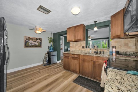 House in Holiday, Florida 2 bedrooms, 110.46 sq.m. № 2157694 - photo 9