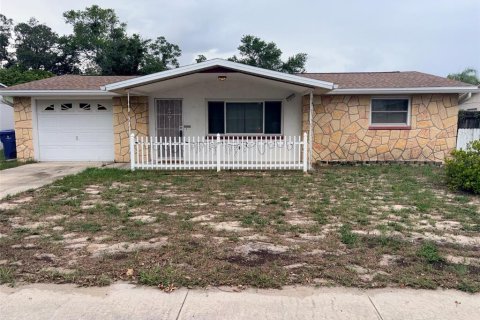 House in Holiday, Florida 2 bedrooms, 110.46 sq.m. № 2157694