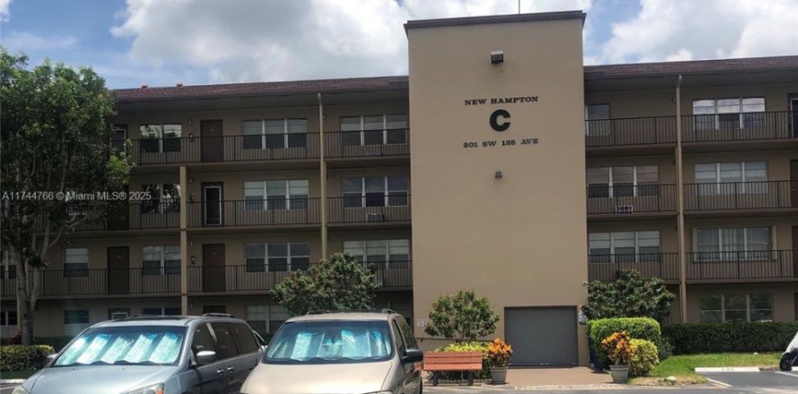Condo à Pembroke Pines, Floride, 2 chambres № 1702282