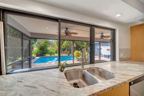 Villa ou maison à vendre à Cooper City, Floride: 3 chambres, 161.46 m2 № 2043142 - photo 6