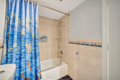 Villa ou maison à vendre à Cooper City, Floride: 3 chambres, 161.46 m2 № 2043142 - photo 19