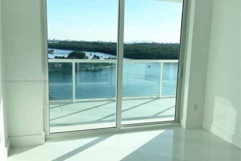 Condominio en venta en Sunny Isles Beach, Florida, 2 dormitorios, 144.28 m2 № 2012874 - foto 14