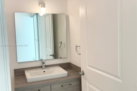 Condominio en venta en Sunny Isles Beach, Florida, 2 dormitorios, 144.28 m2 № 2012874 - foto 17