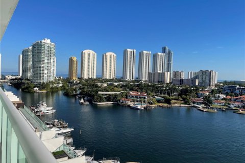Condominio en venta en Sunny Isles Beach, Florida, 2 dormitorios, 144.28 m2 № 2012874 - foto 2